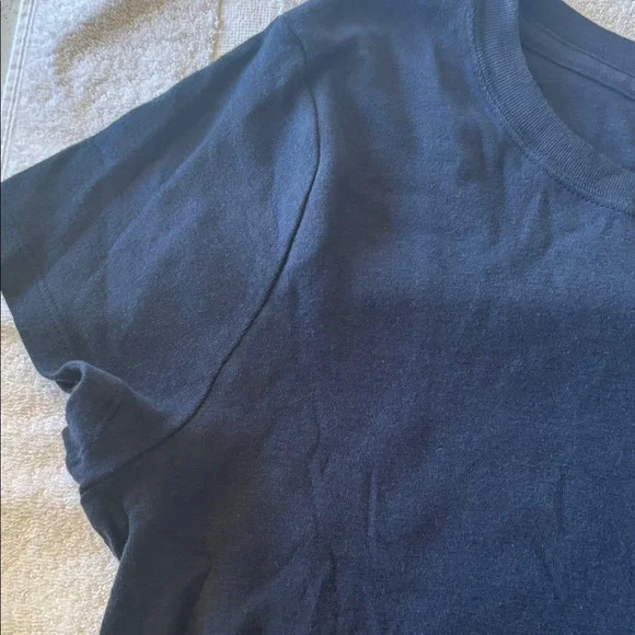 Hollister Short Sleeve Navy Crew Tee - Picture 7 of 11